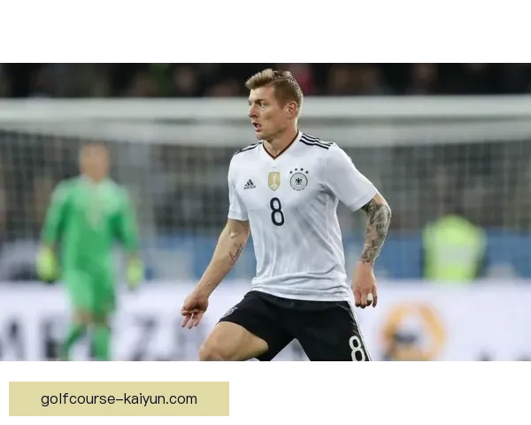 阿切尔比技术特点解析：防守稳健与传球精准，助力球队竞争力增强