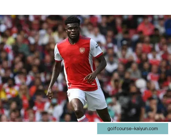 欧冠席位竞争激烈，球队状态与表现值得关注