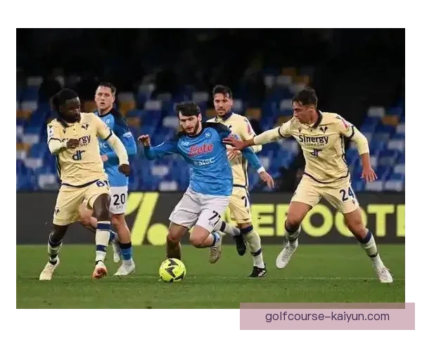 维罗纳中场组织状态提升，球队整体表现值得关注